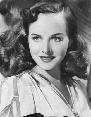 Kitty un noir affascinante con una trama intricata e la bellezza fatale di Paulette Goddard!