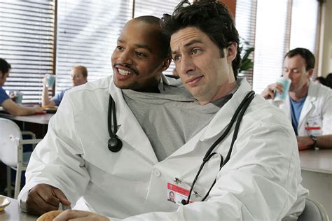  Scrubs: Un cult degli anni 2000 tra ironia medica e follia esistenziale!